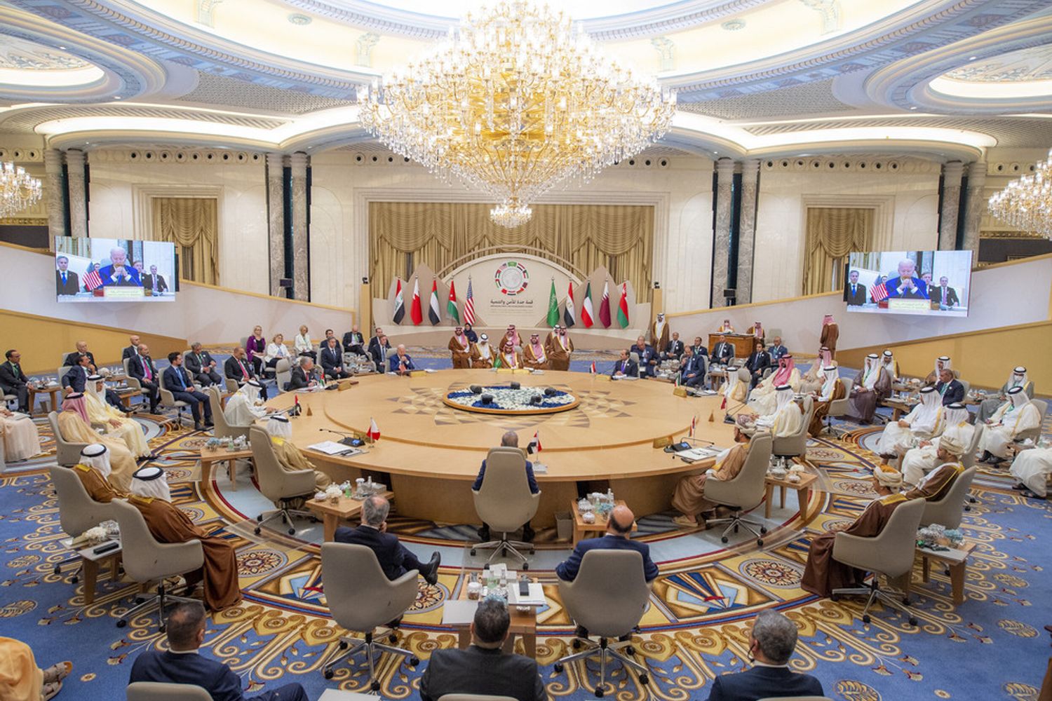 Il&nbsp;vertice del Consiglio di cooperazione del Golfo allargato a Egitto, Giordania e Iraq riunito con Joe Biden