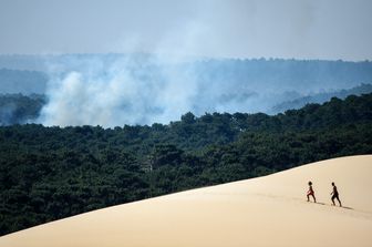 Francia Gironda ancora a fuoco devastati oltre 10.000 ettari