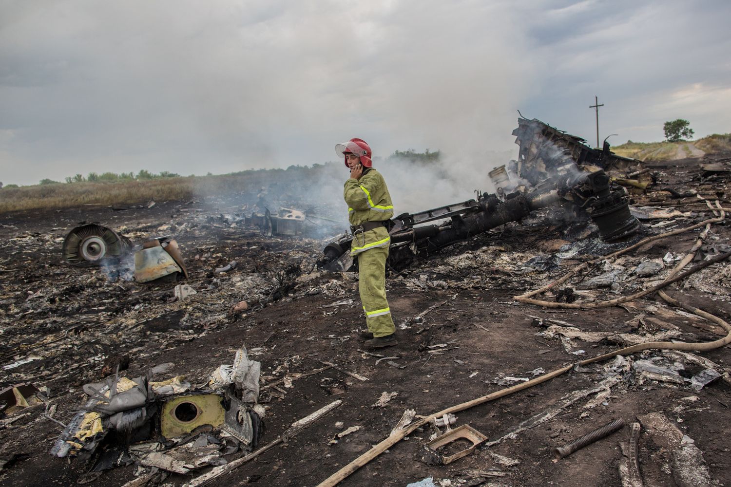 I resti del volo Malaysian Airlines MH17 abbattuto in Ucraina