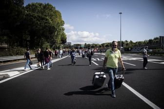 Il caos voli ha lasciato a terra migliaia di passeggeri