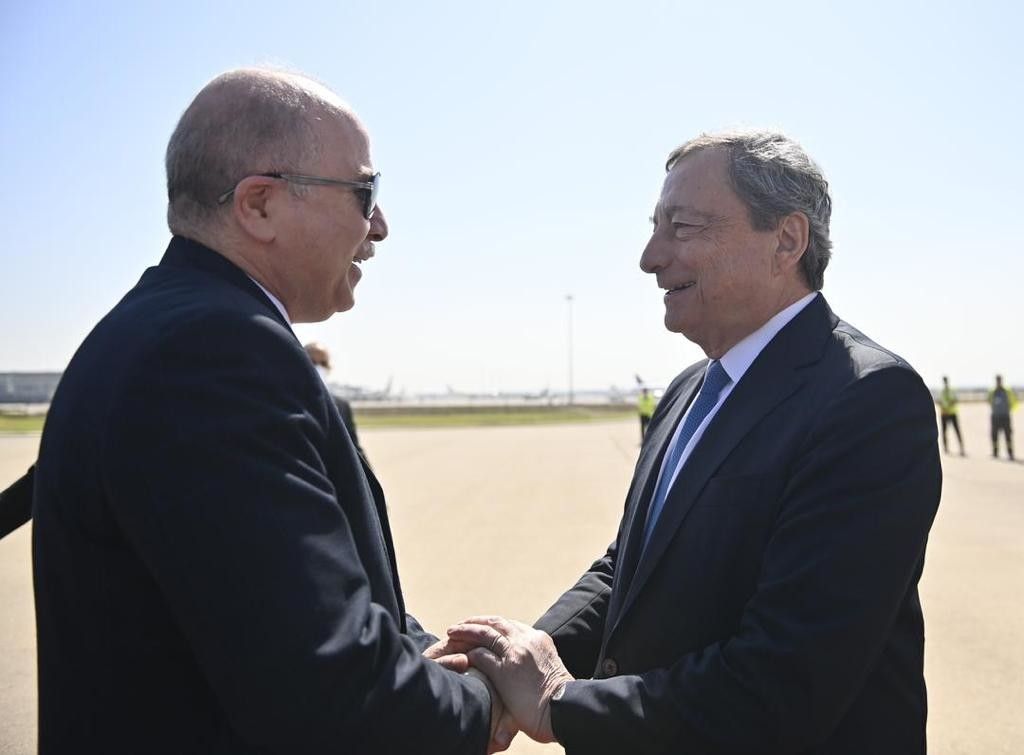 Mario Draghi con il presidente algerino