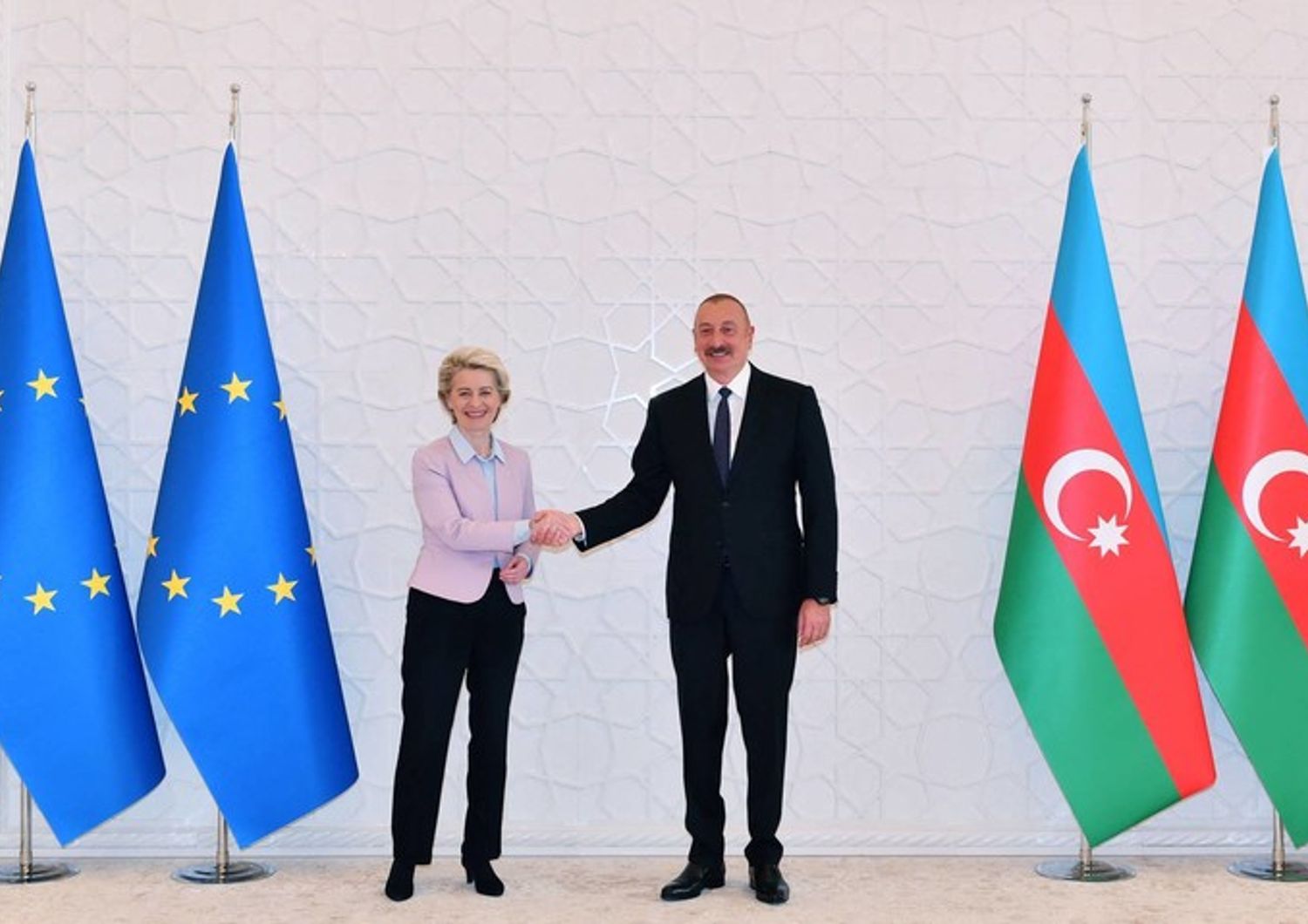 La presidente della Commissione europea, Ursula von der Leyen, e il presidente dell'Azerbaigian, Ilham Aliyev&nbsp;