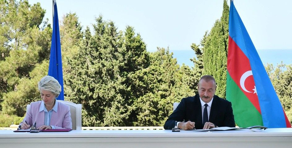 La presidente della Commissione europea, Ursula von der Leyen, e il presidente dell'Azerbaigian, Ilham Aliyev&nbsp;