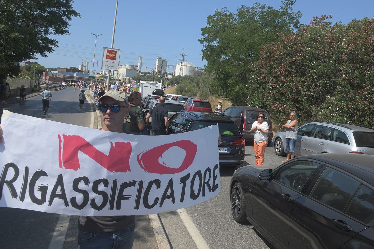 Proteste contro il rigassificatore a Piombino