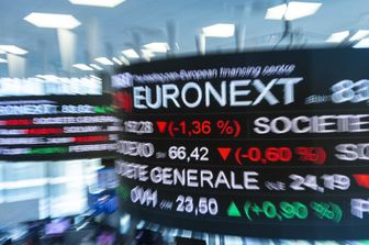 Borse europee aprono deboli negative timori recessione