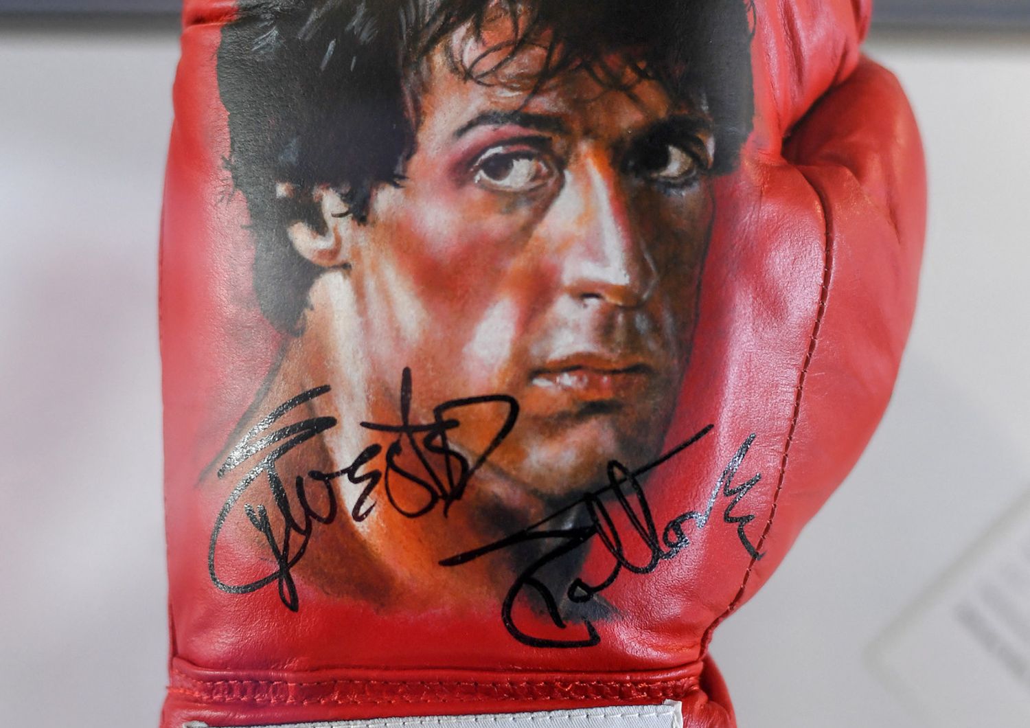 Il guantone usato da Stallone in Rocky III