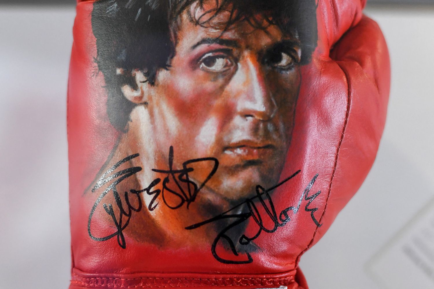 Il guantone usato da Stallone in Rocky III