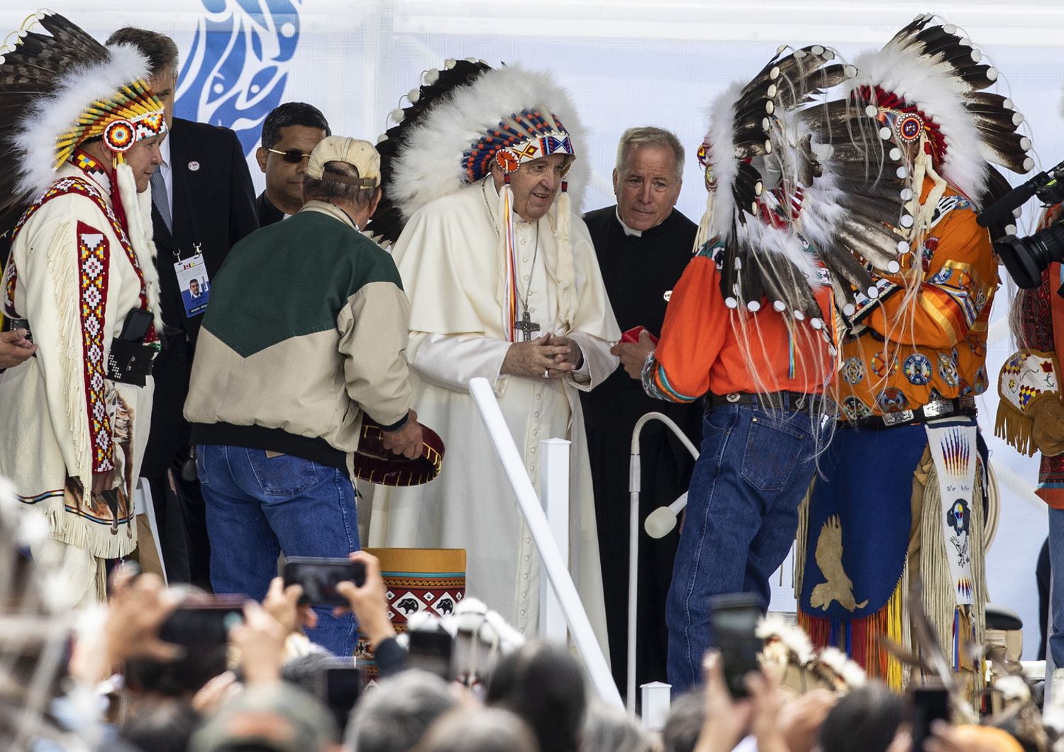 Papa Francesco in visita in Canada incontra le comunit&agrave; indigene