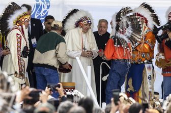 Papa Francesco in visita in Canada incontra le comunit&agrave; indigene