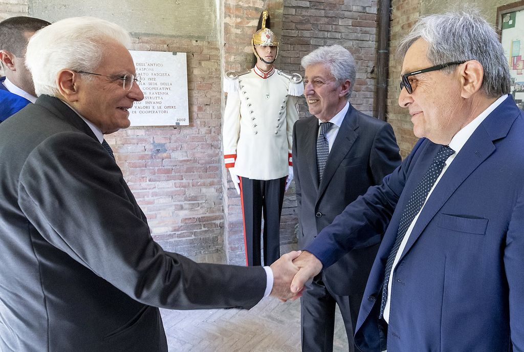 Ravenna, il Presidente Sergio Mattarella con Giovanni Monti, presidente Legacoop Emilia Romagna e Lorenzo Cottignoli, presidente della Federazione delle Cooperative della Provincia di Ravenna,