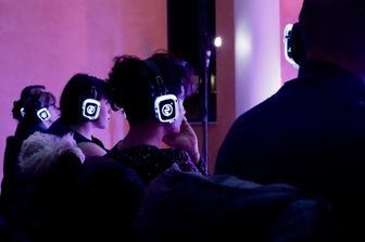 Spettatori di un silent concert&nbsp;