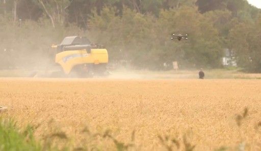 Drone impiegato in un campo