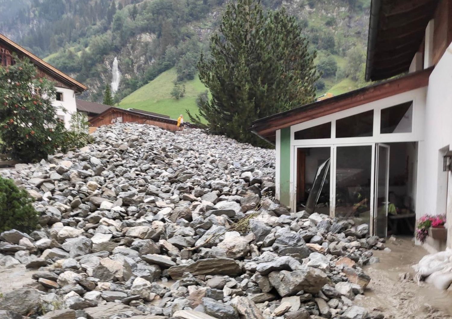 Piogge torrenziali dopo siccita strade chiuse danni Alto Adige