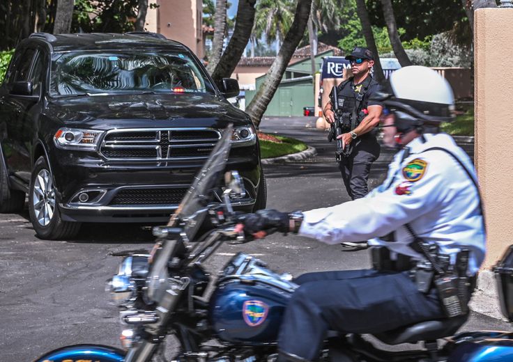 Gli agenti dell'Fbi nella residenza di donald Trump in Florida&nbsp;