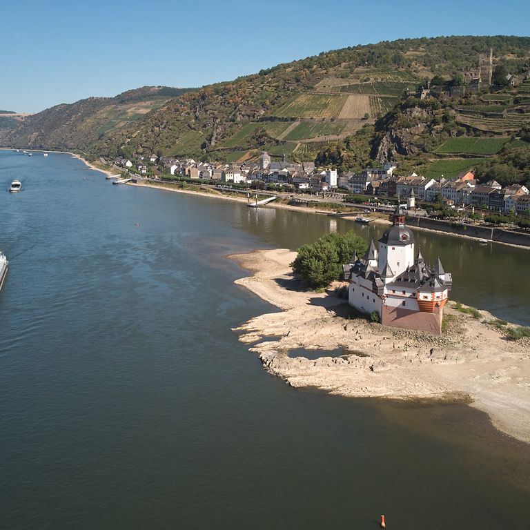 Kaub, Germania. Il Reno vittima della siccit&agrave;