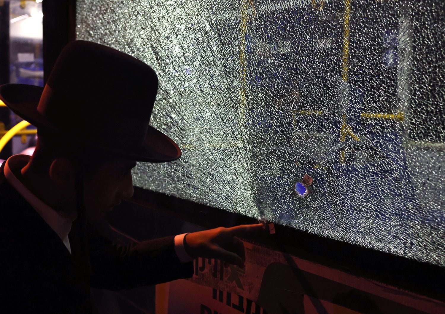 Il vetro rotto del bus sotto attacco a Gerusalemme&nbsp;