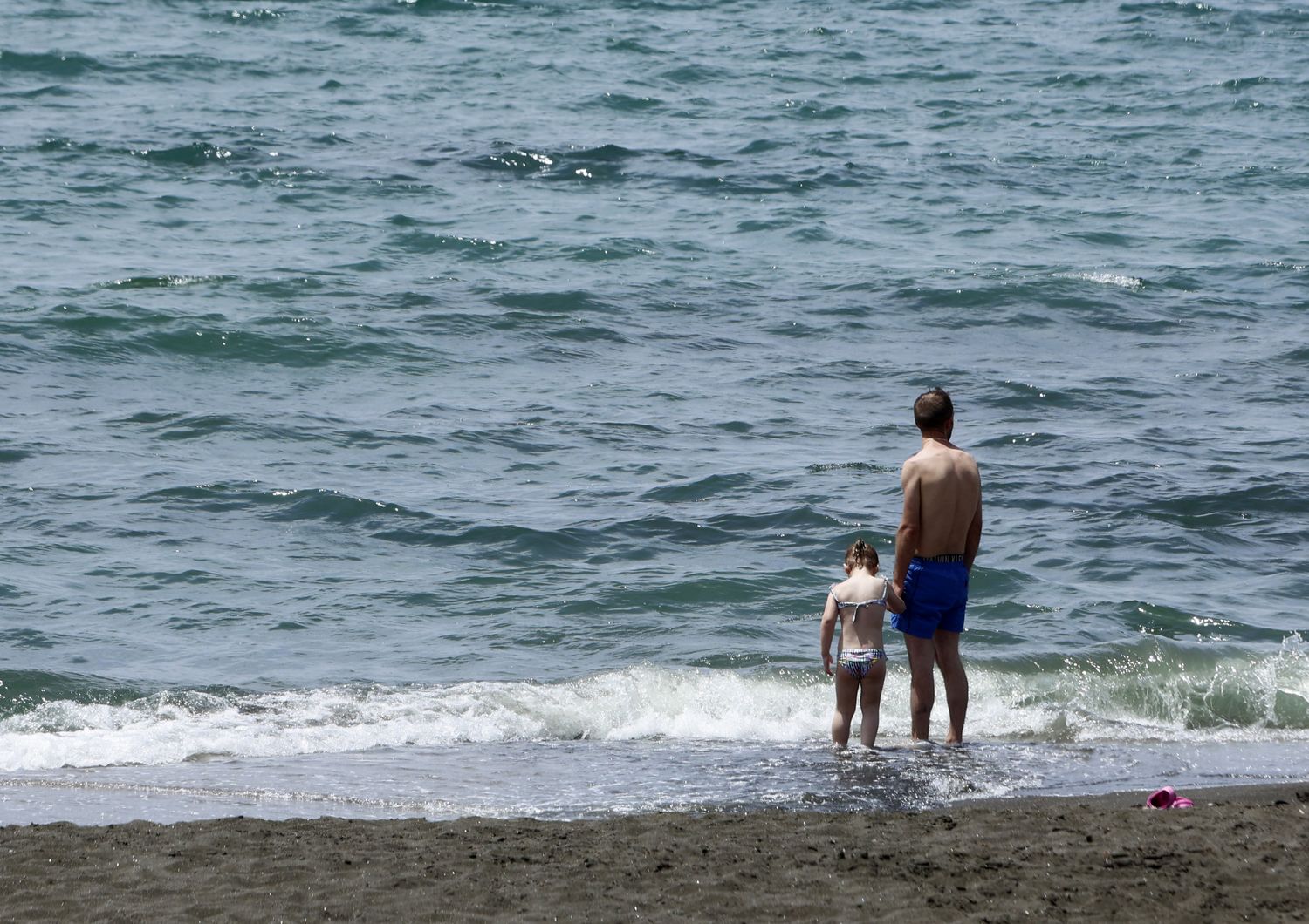 L&rsquo;attesa prima di fare il bagno al mare