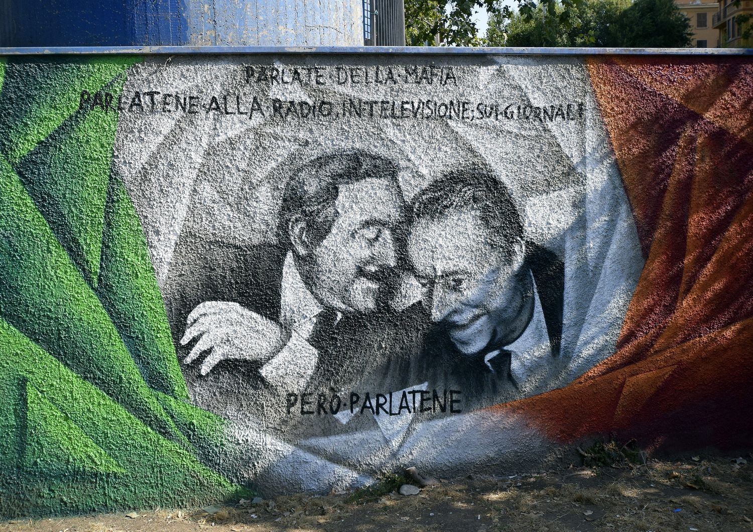 Murale a Roma dedicato a Falcone e Borsellino