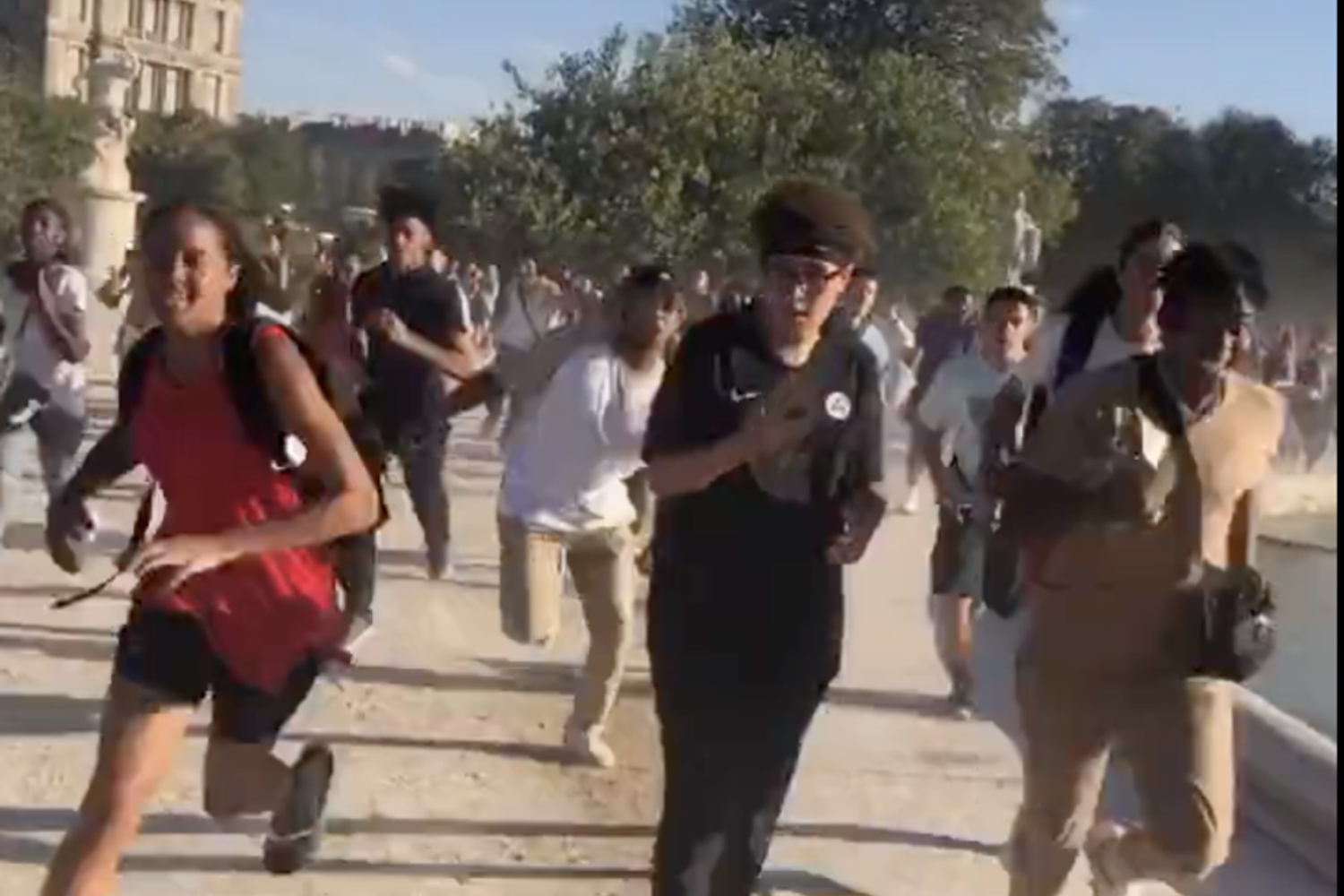 L'assalto dei ragazzi all'evento Revenge X a Parigi