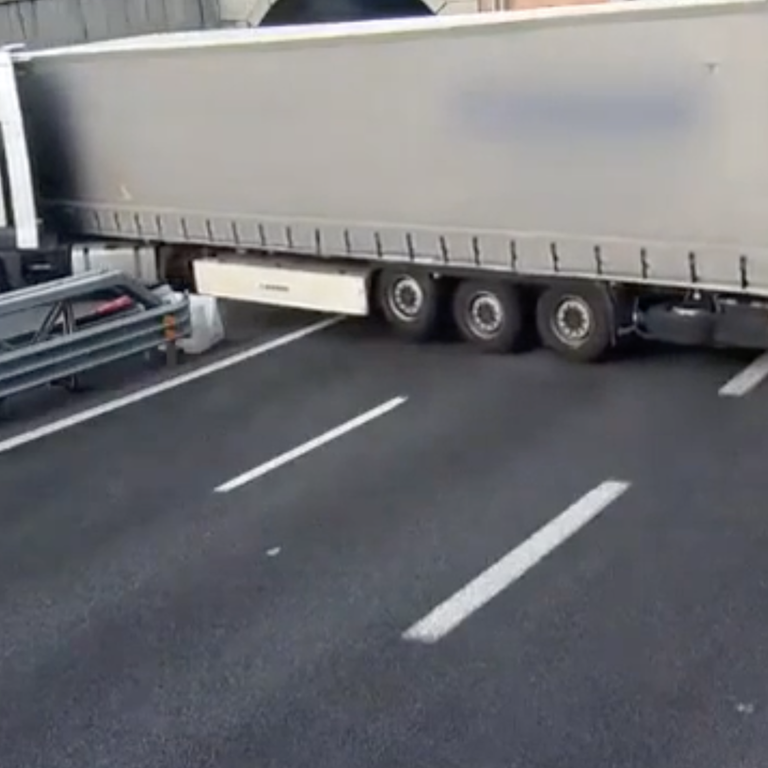 L'inversione a U in autostrada del conducente di un Tir