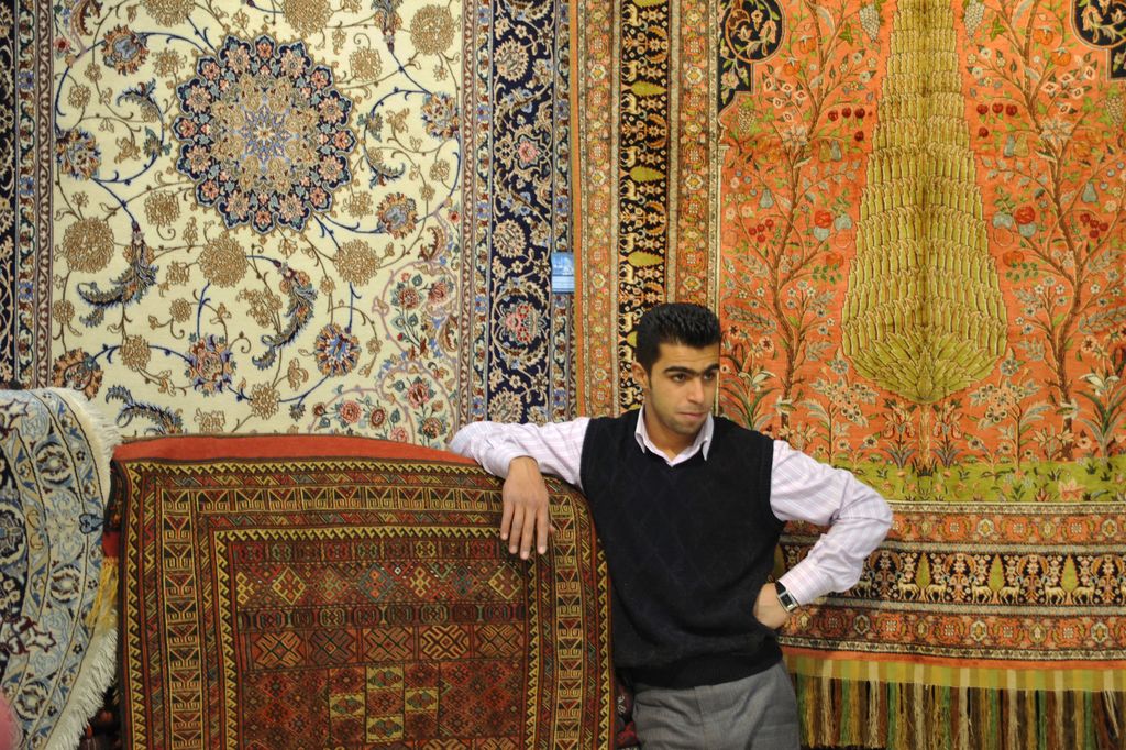 Un mercante di tappeti persiani