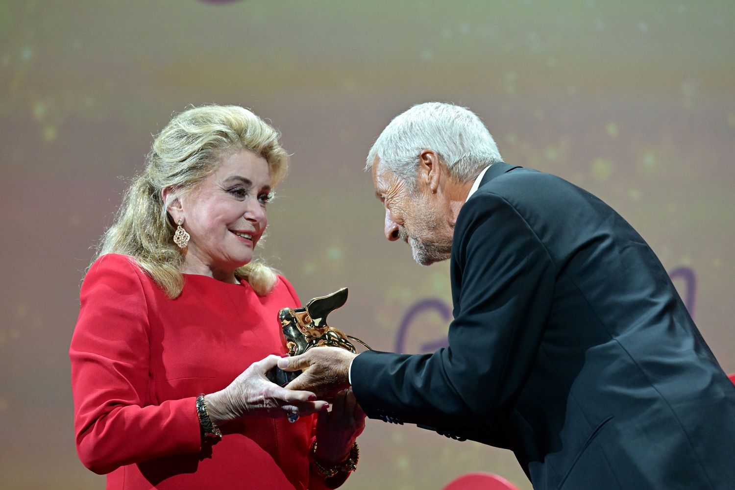 Catherine Deneuve riceve il Leone d'oro alla carriera&nbsp;