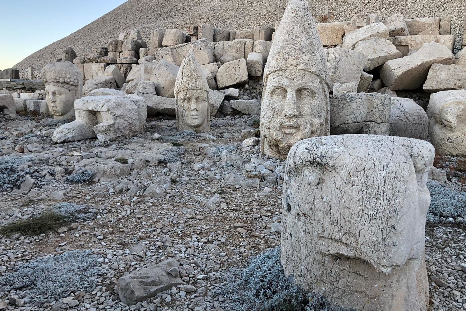 Opere della Biennale di Nemrut in Turchia