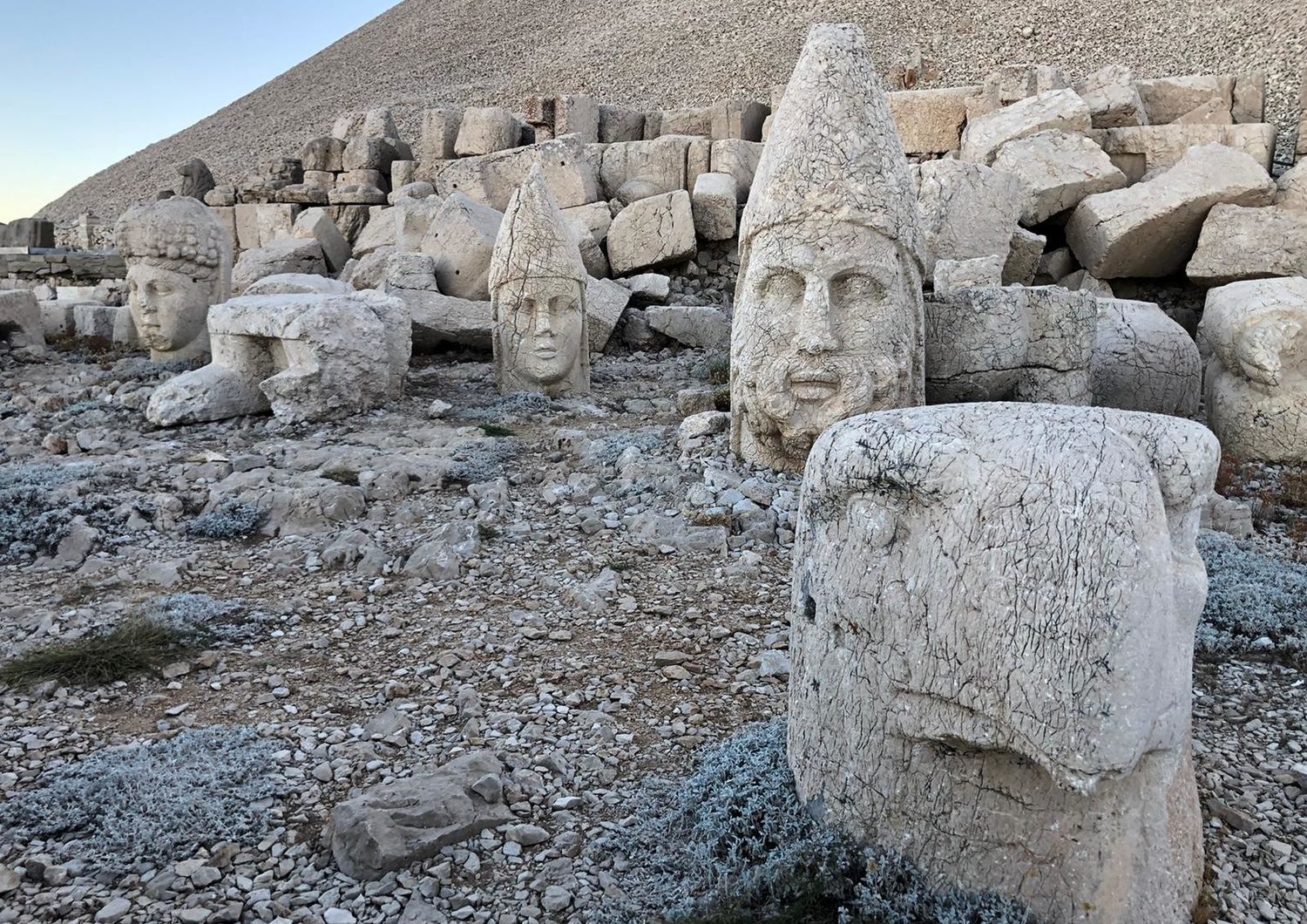 Opere della Biennale di Nemrut in Turchia