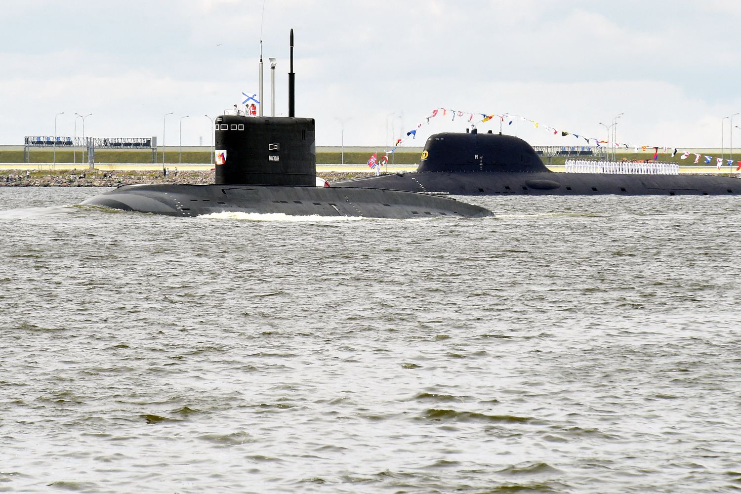 Il sottomarino russo Magadan nel golfo di Finlandia a fine luglio 2022