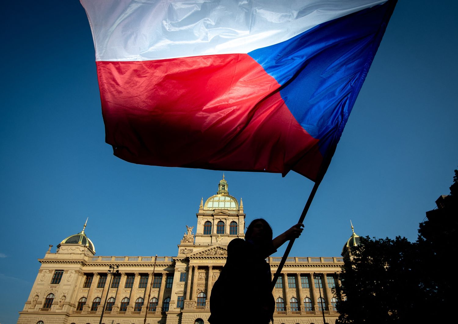 A Praga 70 mila in piazza contro la Nato e le sanzioni a Mosca