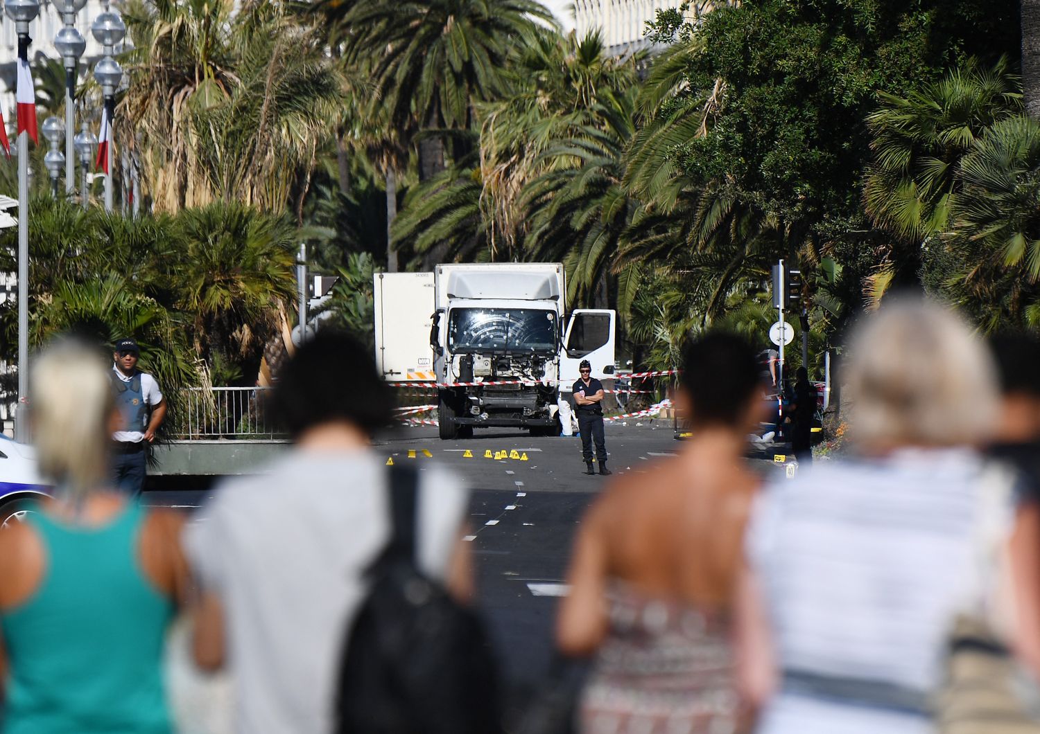 Il lungomare della Promenade des Anglais, a Nizza, poche ore dopo l'attentato