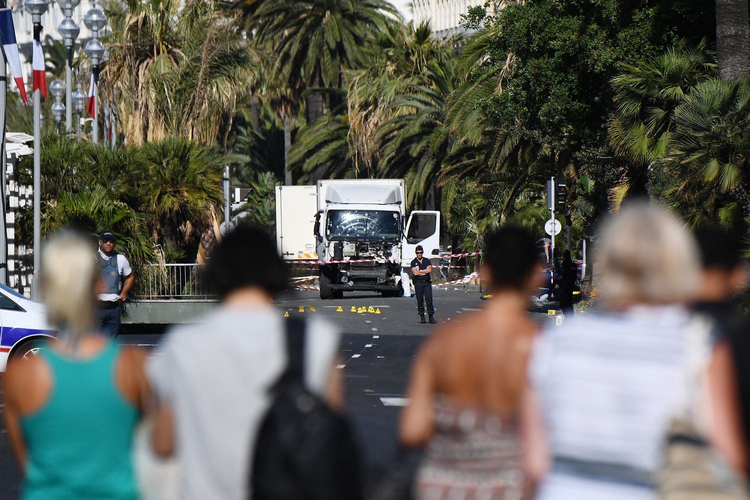 Il lungomare della Promenade des Anglais, a Nizza, poche ore dopo l'attentato