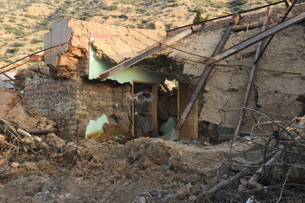 Case distrutte in Pakistan dopo le forti piogge