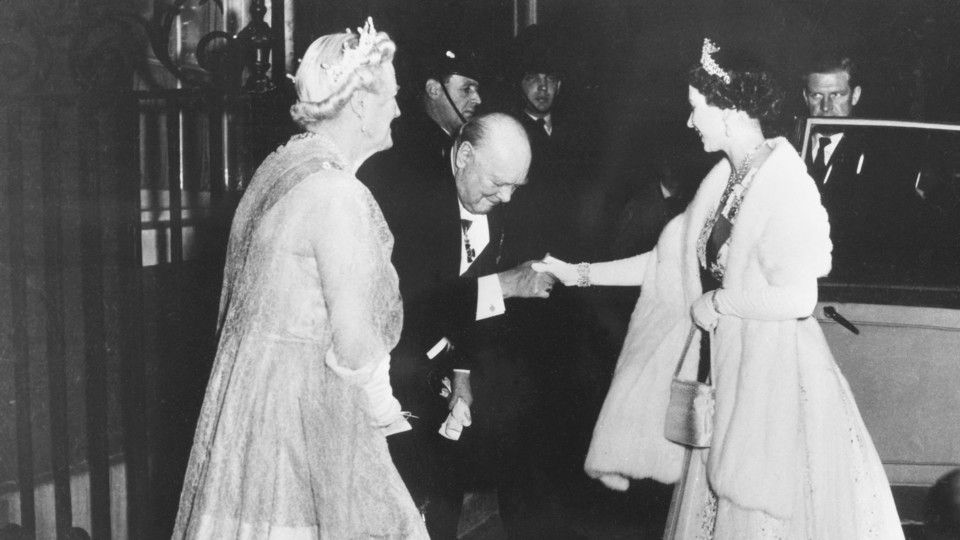 4 aprile 1955 - La regina Elisabetta incontra il primo ministro Winston Churchill