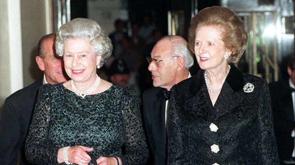 1995 - La regina Elisabetta con l'ex premier Margaret Thatcher&nbsp;