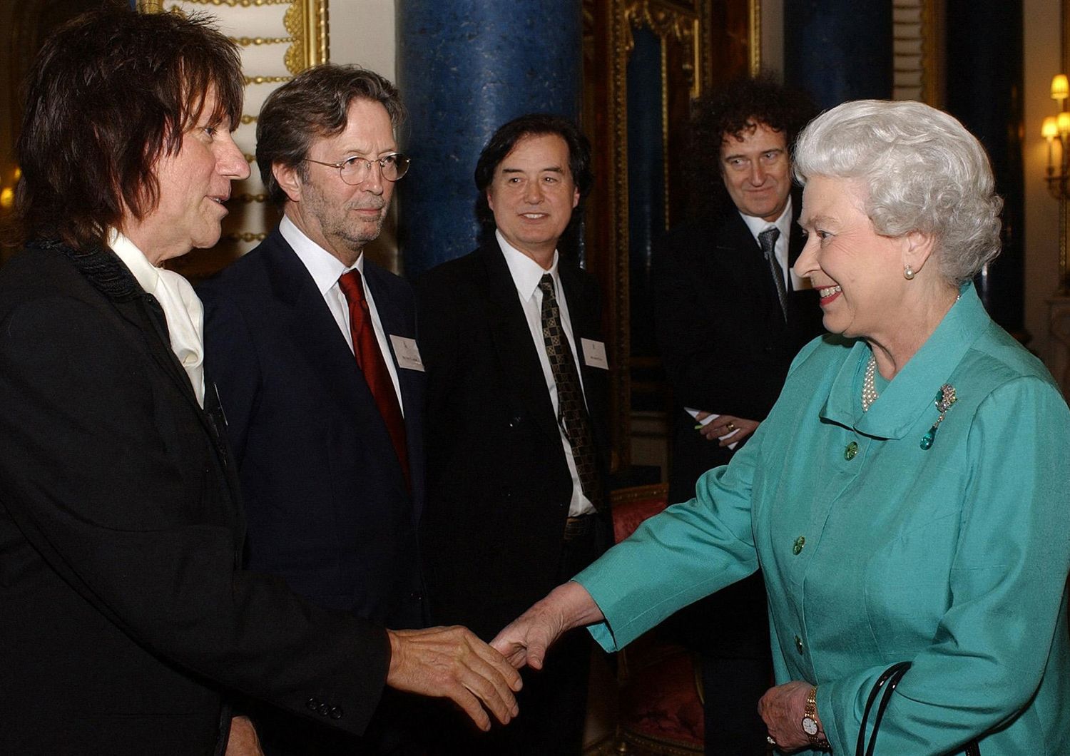 La regina con Brian May, Eric Clapton e Jimmy Page