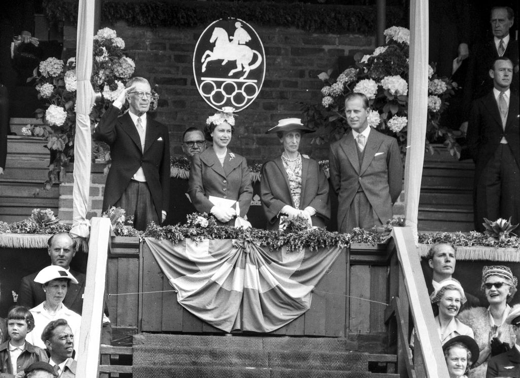 La regina Elisabetta all'inaugurazione dei giochi equestri olimpici nel giugno 1956&nbsp;