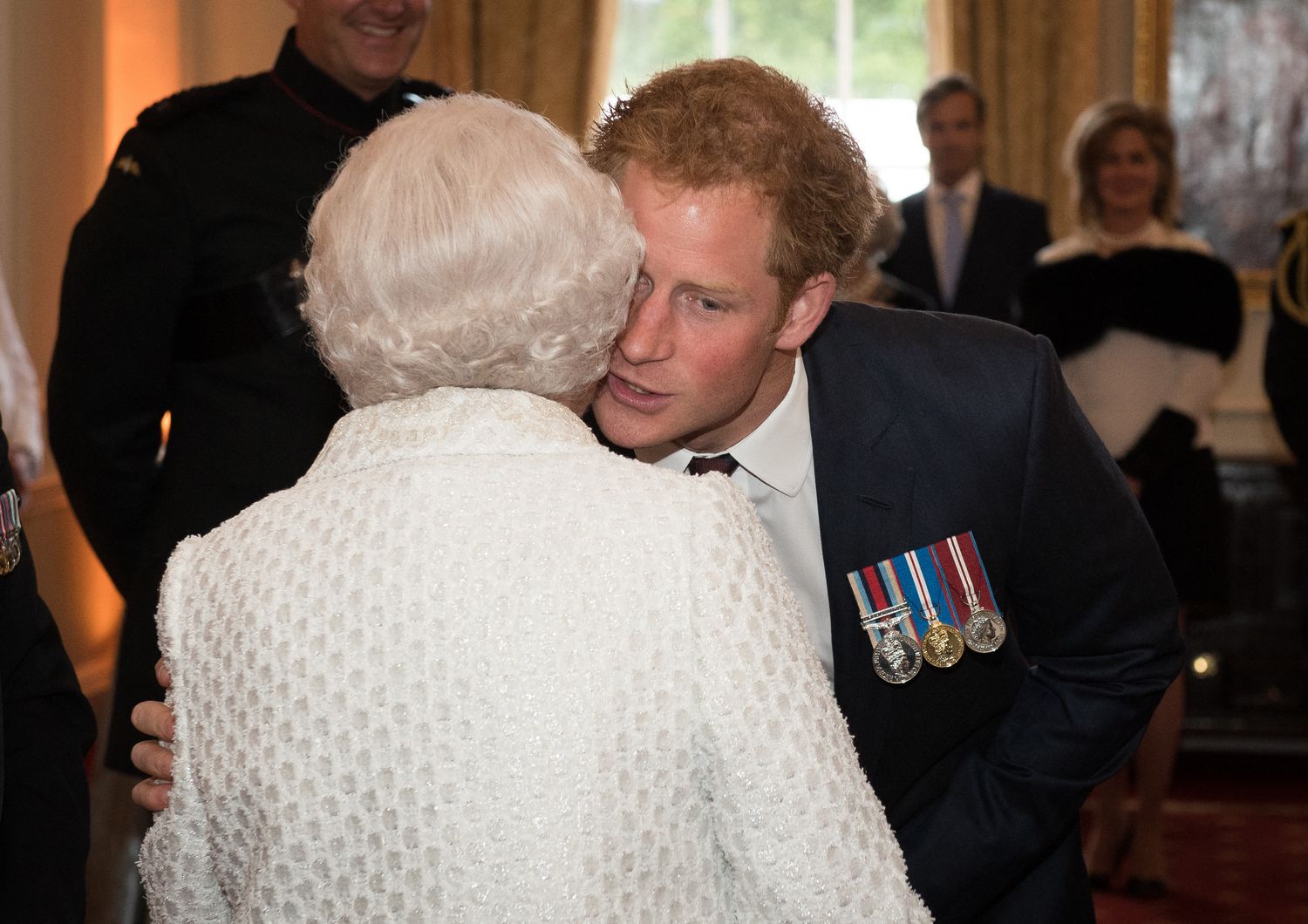 Il principe Harry con la nonna, la regina Elisabetta
