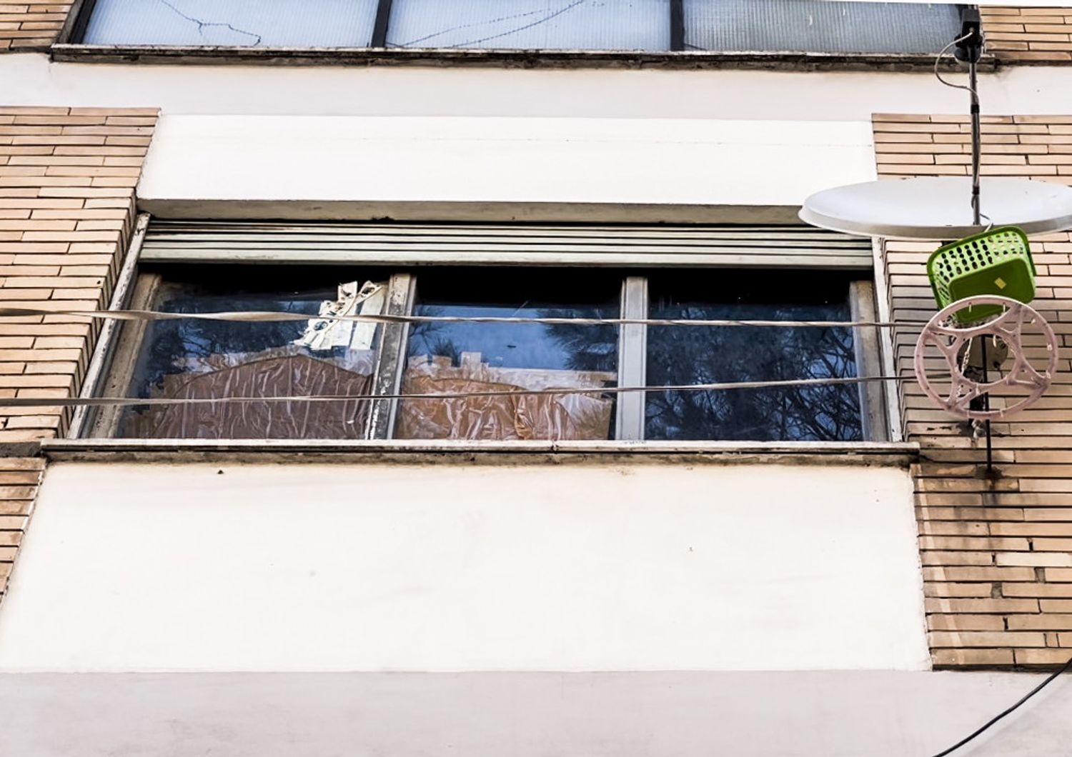 Il palazzo di Primavalle dove Hasib Omerovich &egrave; precipitato dalla finestra durante la perquisizione della polizia