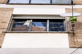 Il palazzo di Primavalle dove Hasib Omerovich &egrave; precipitato dalla finestra durante la perquisizione della polizia