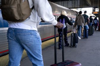 Passeggeri che attendono un treno a Washington