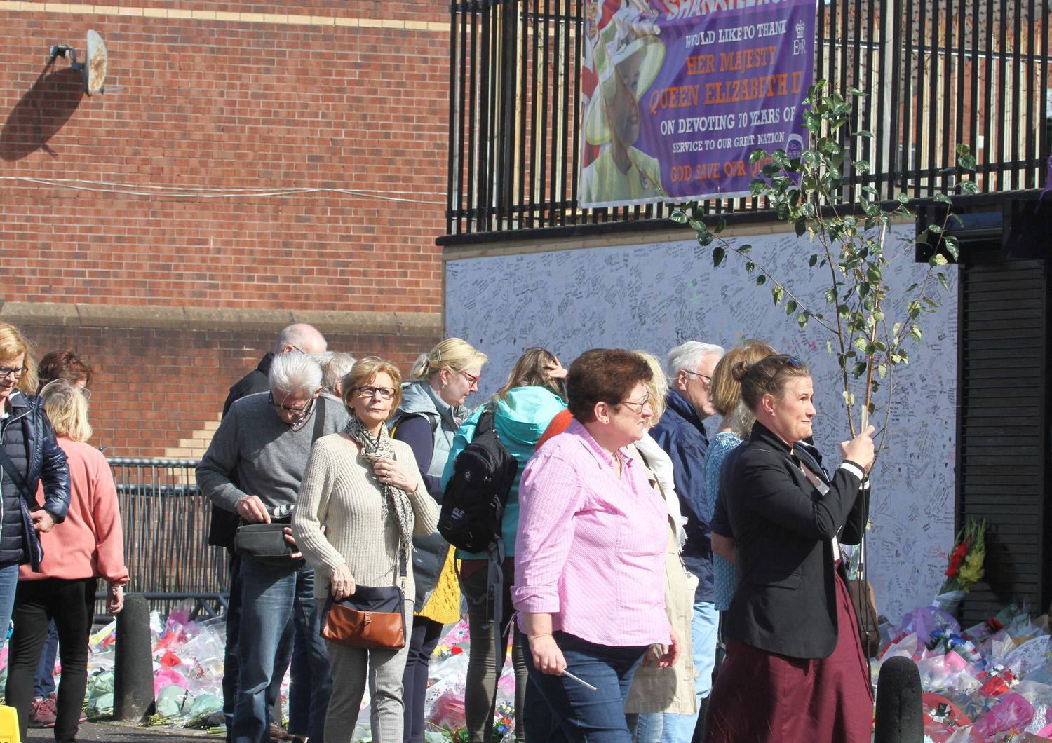 Elisabetta II: bufera su invito a Cina