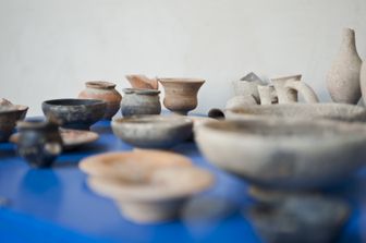 Beni archeologici sequestrati dai carabinieri in un'immagine di repertorio