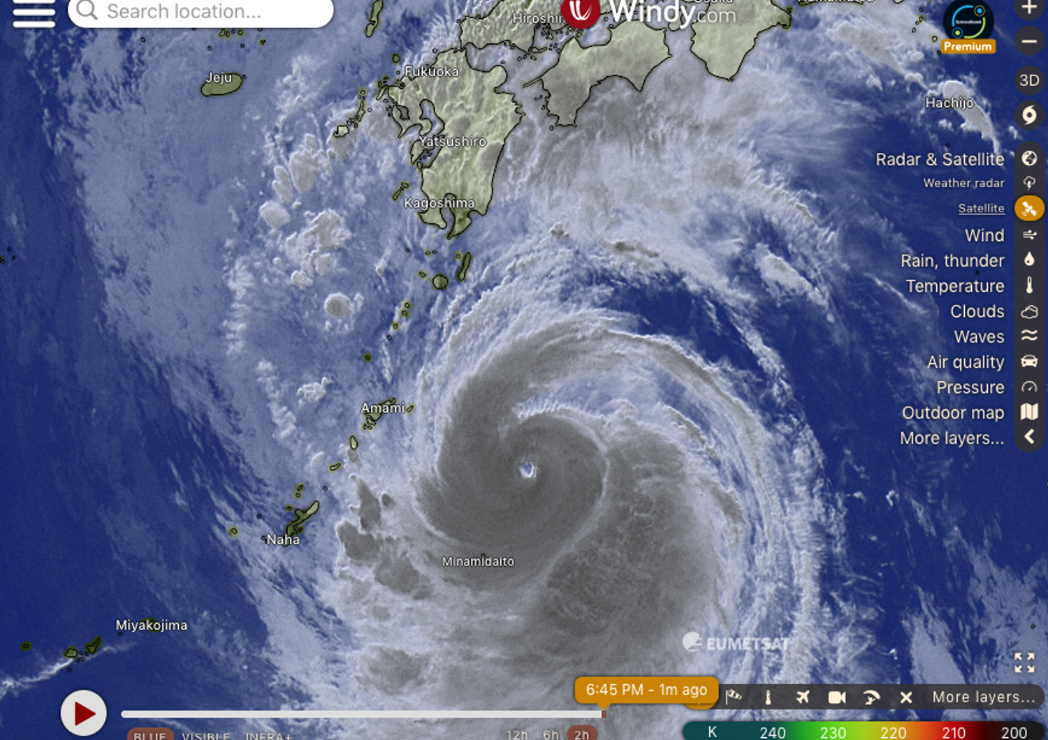 tifone in arrivo sul Giappone