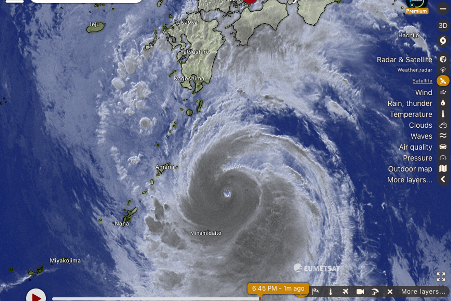 tifone in arrivo sul Giappone