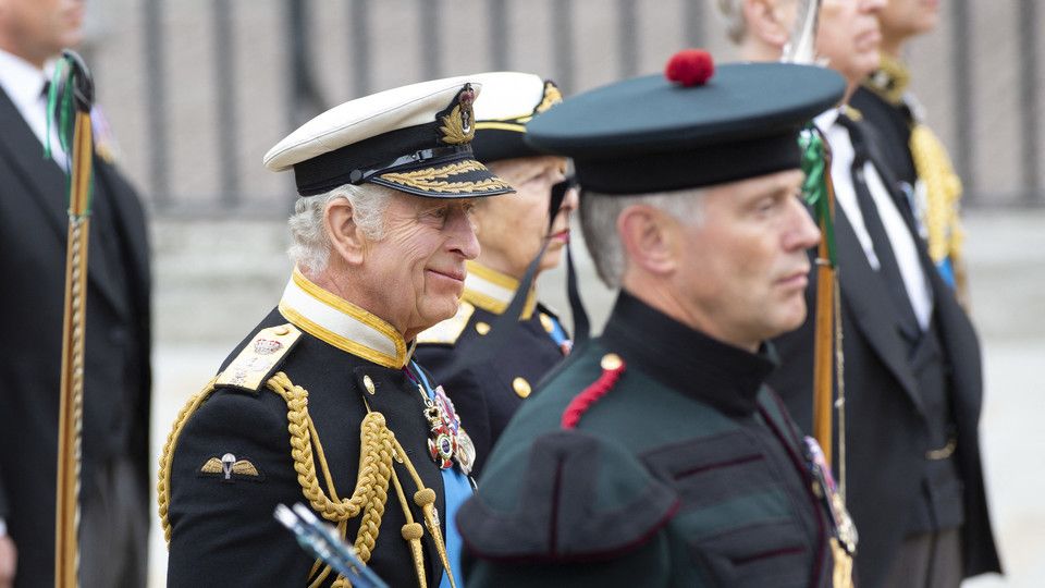 Carlo III alle esequie di Elisabetta