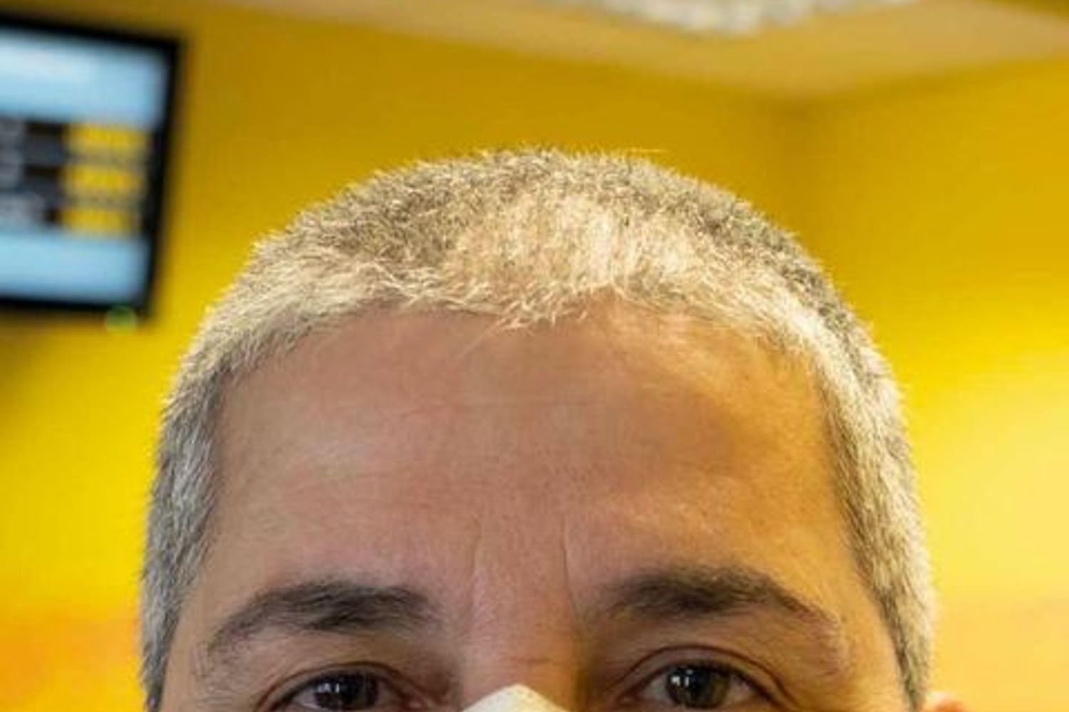 La copertura del libro 'Un giorno all'improvviso' con la foto dell'infermiera Dolores Palmas, una delle 16 intervistate