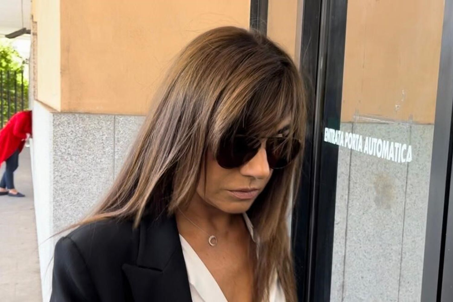 Parvin Tadjk, madre di Ciro Grillo prima della sua testimonianza in tribunale a Tempio Pausania
