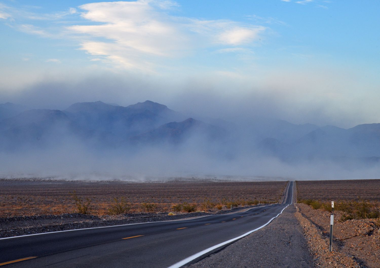 Il vento alza la sabbia nella Death Valley&nbsp;
