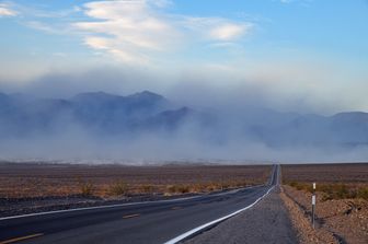 Il vento alza la sabbia nella Death Valley&nbsp;